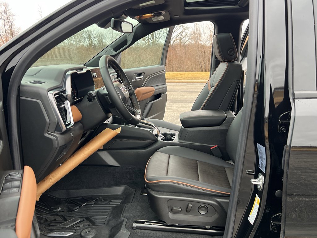 Used 2025 GMC Canyon AT4 w/ Nightfall Edition image 14