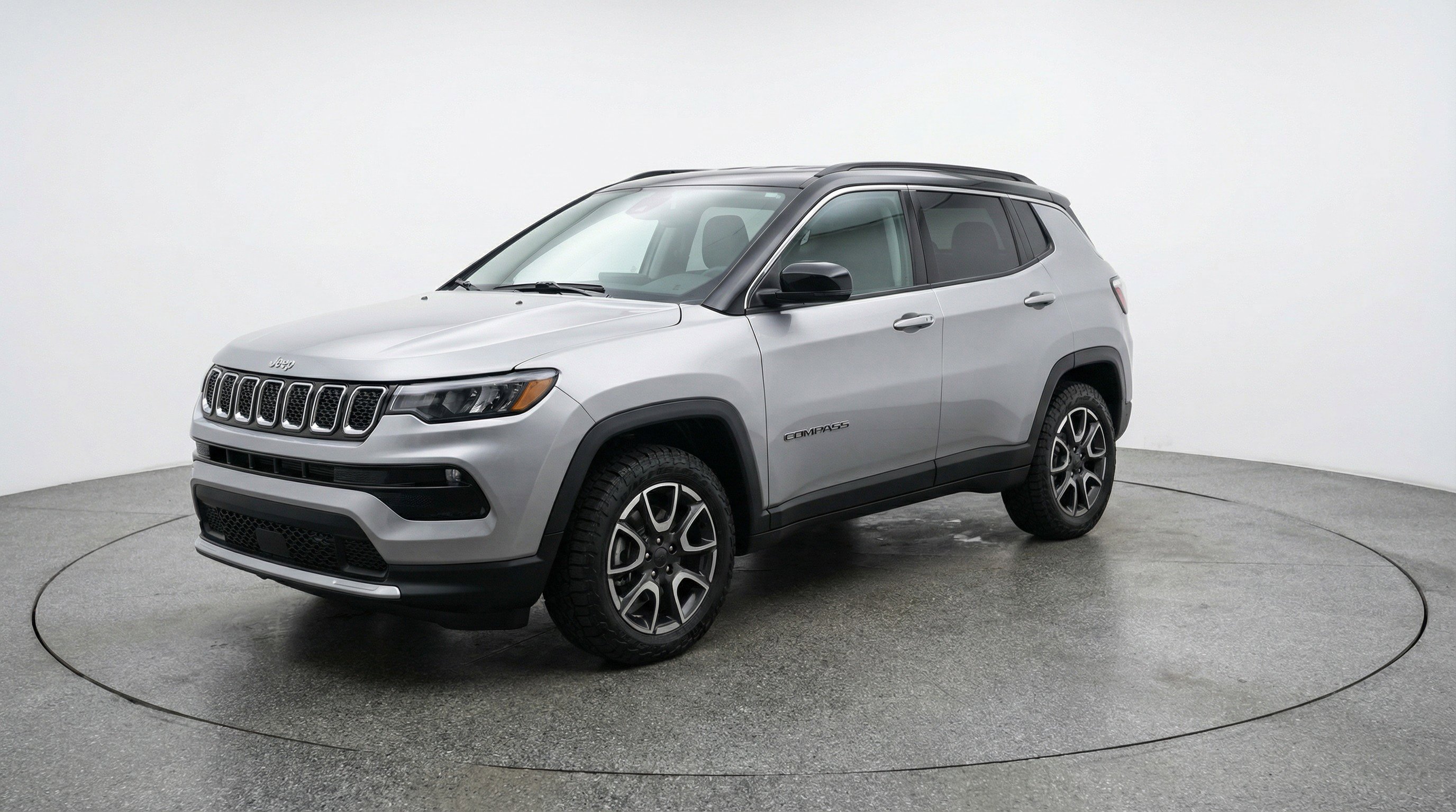 Used 2025 Jeep Compass Trailhawk AWD/4WD image 3