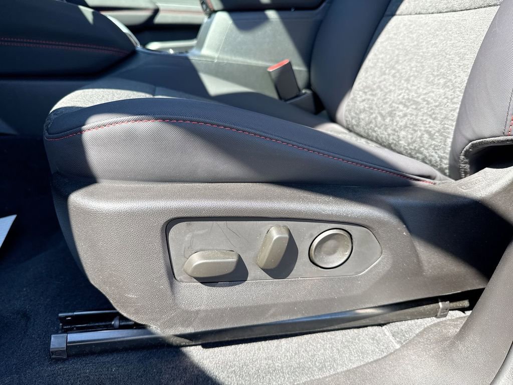 Used 2024 Chevrolet Colorado Z71 w/ Z71 Convenience Package 2 image 12