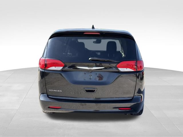 Used 2023 Chrysler Voyager LX FWD image 4