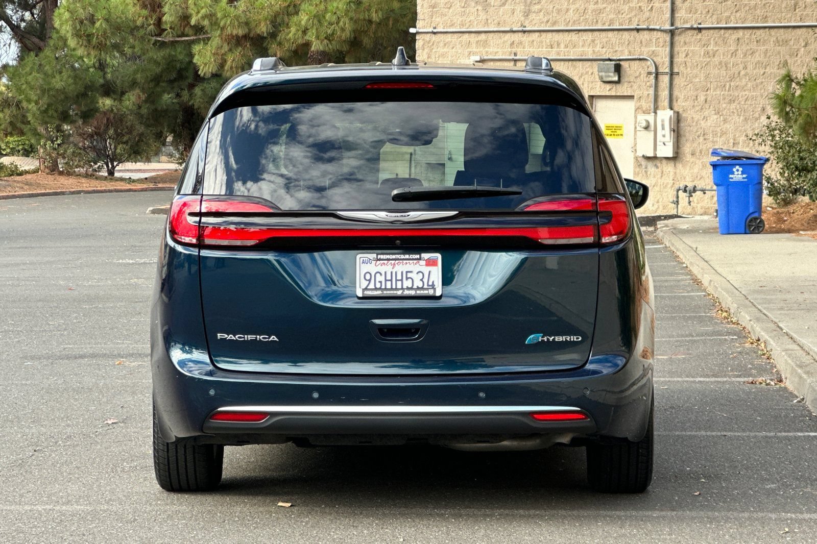 Used 2023 Chrysler Pacifica Pinnacle FWD image 4