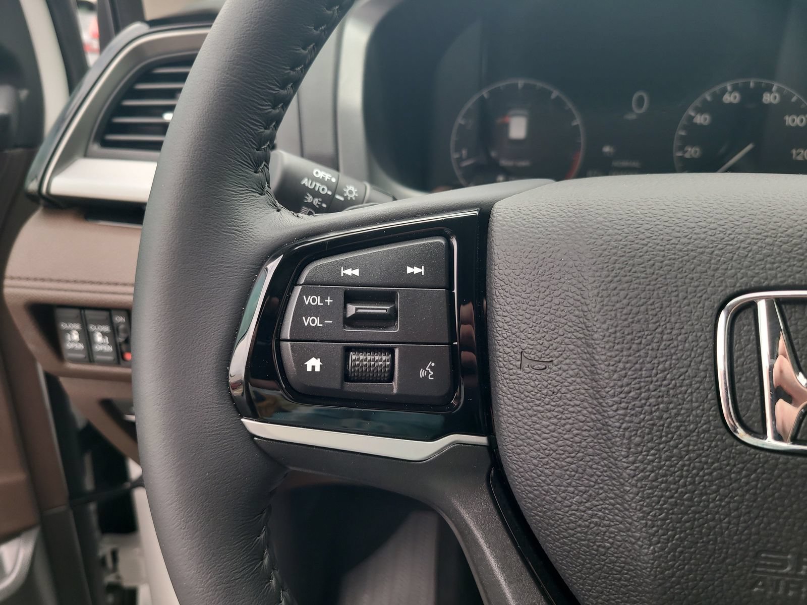 Certified 2026 Honda Odyssey Touring image 14