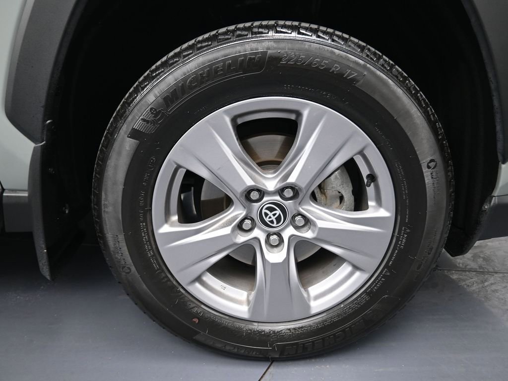Used 2023 Toyota RAV4 XLE w/ Convenience Package image 5