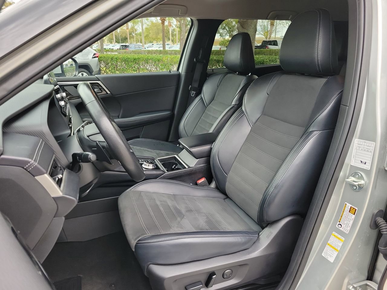 Used 2024 Mitsubishi Outlander SE image 17