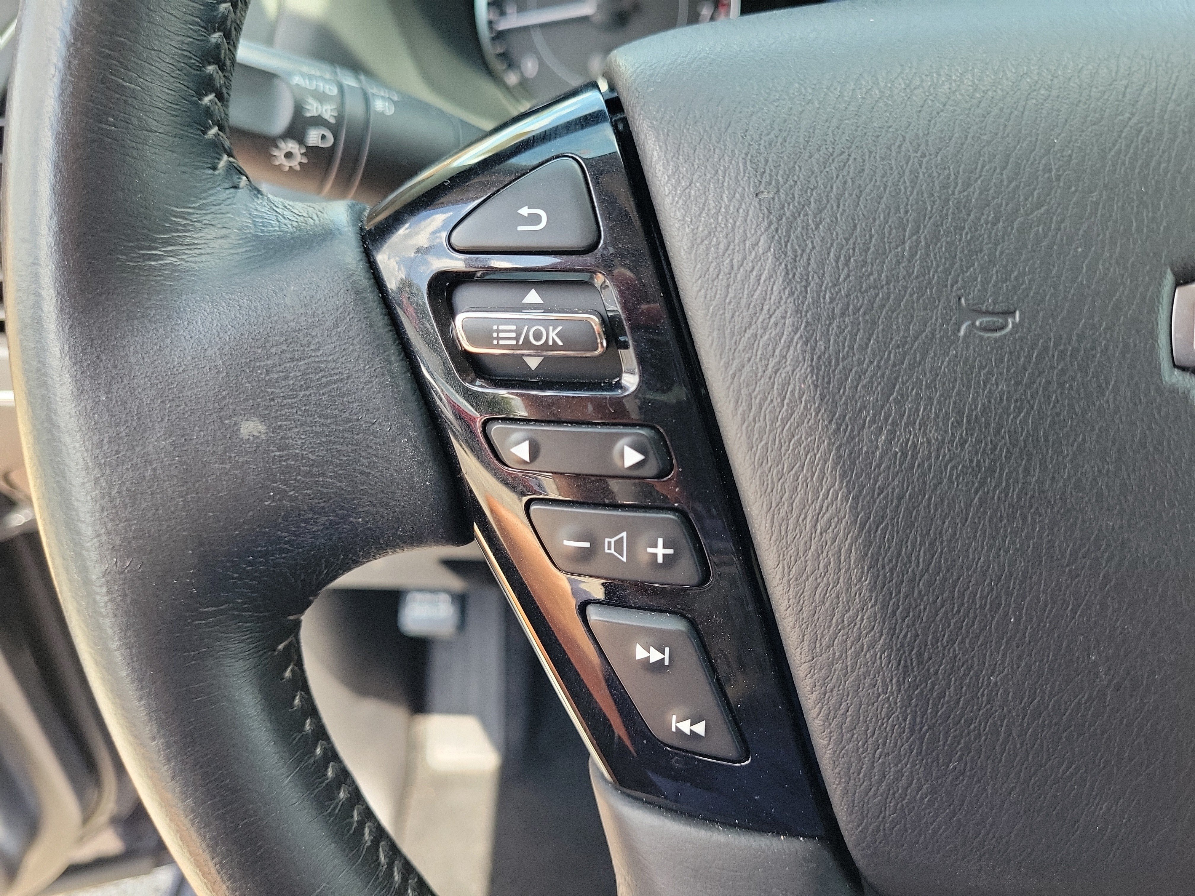 Certified 2023 Nissan Armada SL w/ Cargo Package AWD/4WD image 18