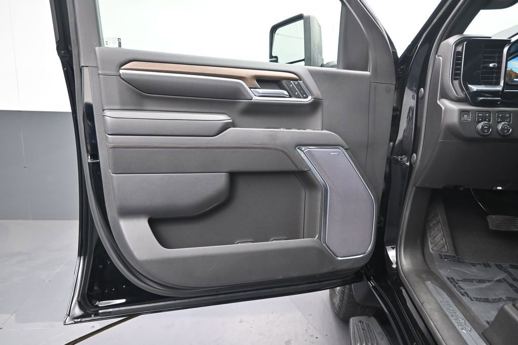 Used 2024 Chevrolet Silverado 2500 High Country w/ High Country Premium Package AWD/4WD image 11
