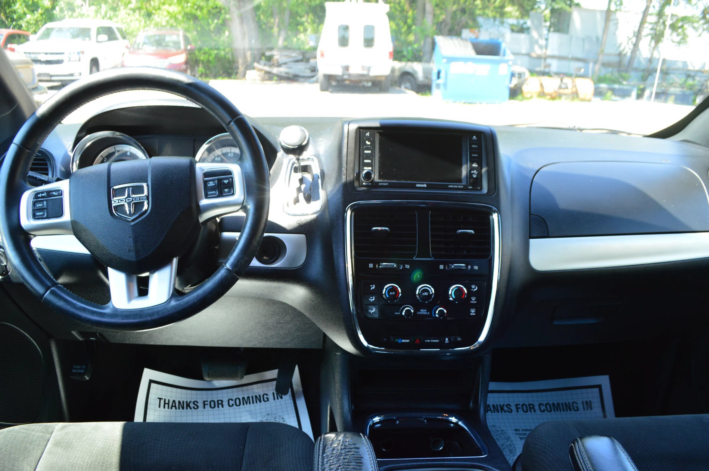 Used 2016 Dodge Grand Caravan SXT w/ UConnect Hands-Free Group FWD image 16
