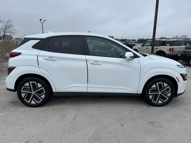Used 2023 Hyundai Kona SE w/ Cargo Package image 7