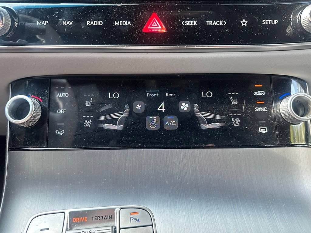 Certified 2026 Genesis GV70 2.5T Advanced AWD/4WD image 18
