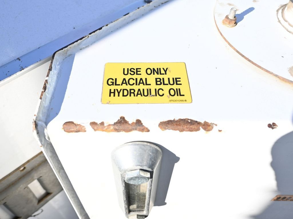 Used 2012 Ford F550 4x4 SuperCab Super Duty w/ Payload Upgrade Pkg image 70