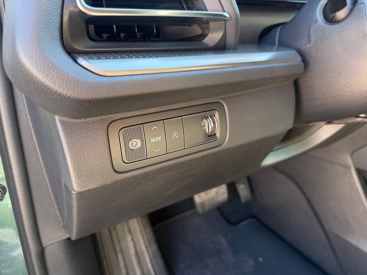 New 2027 Chevrolet Traverse LT w/ Driver Confidence Package FWD image 26