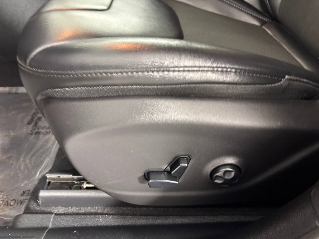 Used 2020 Jeep Cherokee Latitude Plus image 9