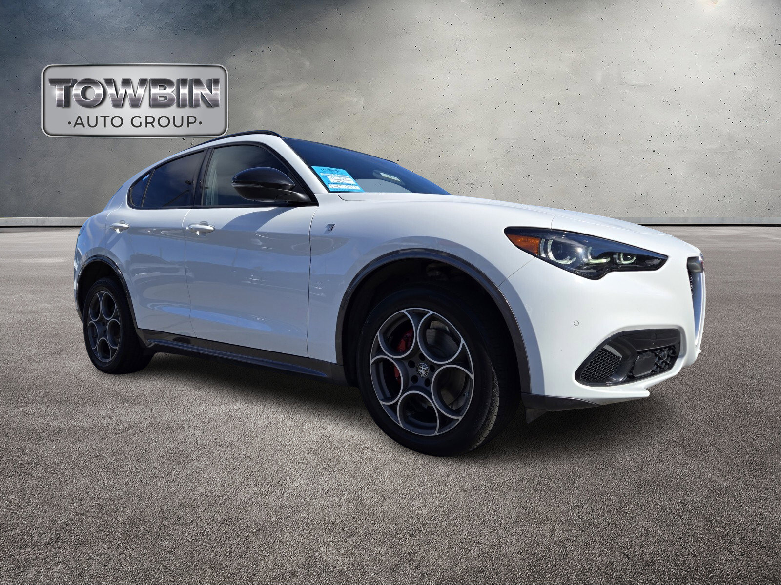 Used 2024 Alfa Romeo Stelvio Ti image 2