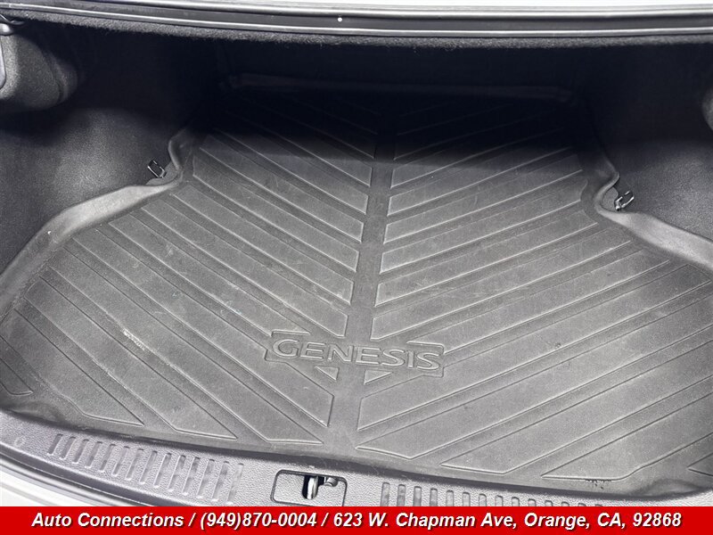 Used 2012 Hyundai Genesis 3.8 w/ Premium Pkg RWD image 29