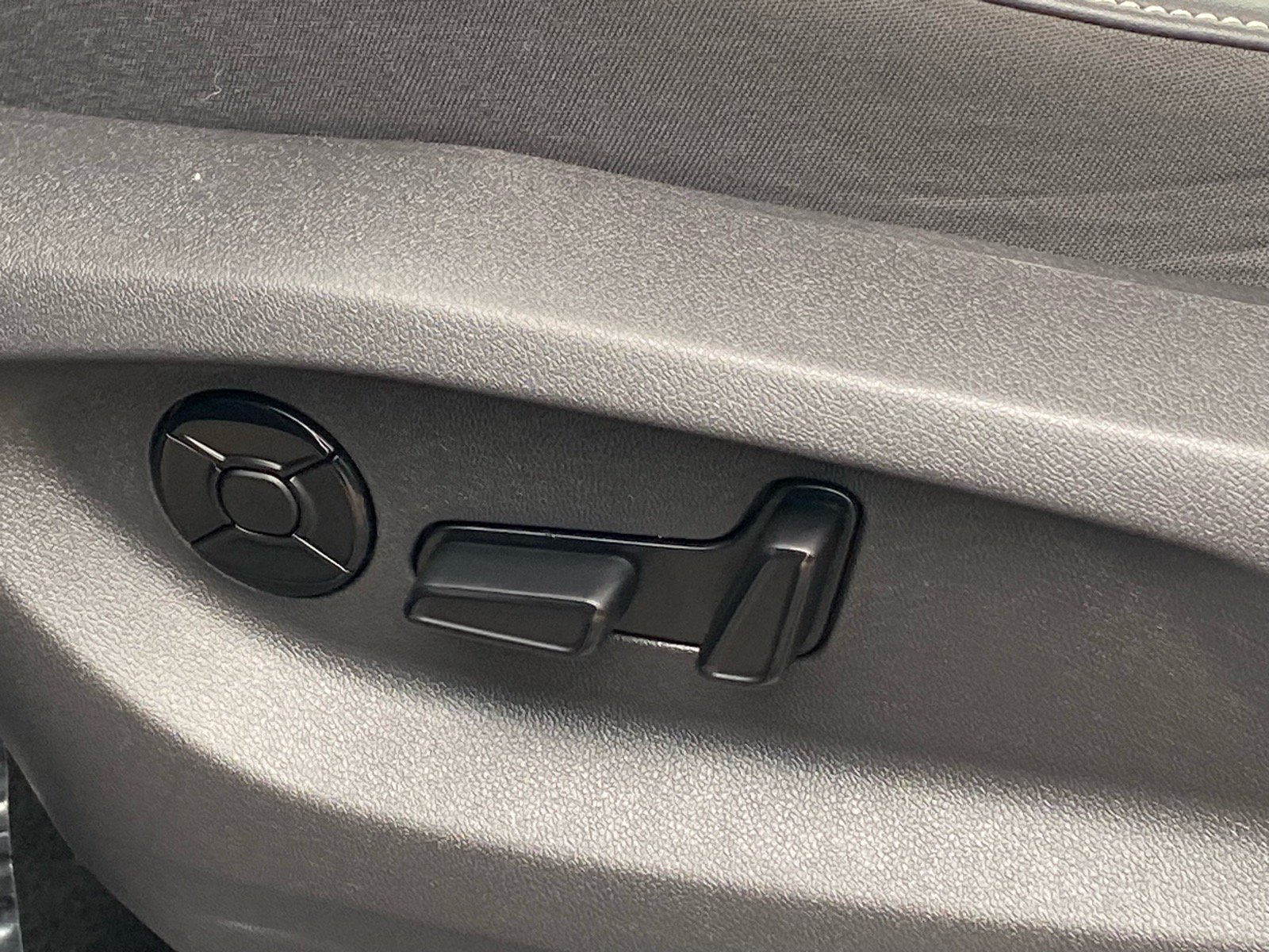 Certified 2026 Volkswagen Tiguan SE AWD/4WD image 12