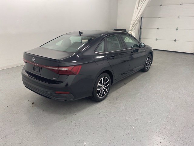 Used 2026 Volkswagen Jetta SE FWD image 4