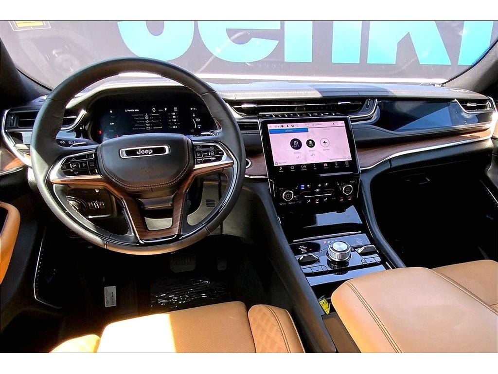 Used 2023 Jeep Grand Cherokee Summit w/ High Altitude Package AWD/4WD image 17