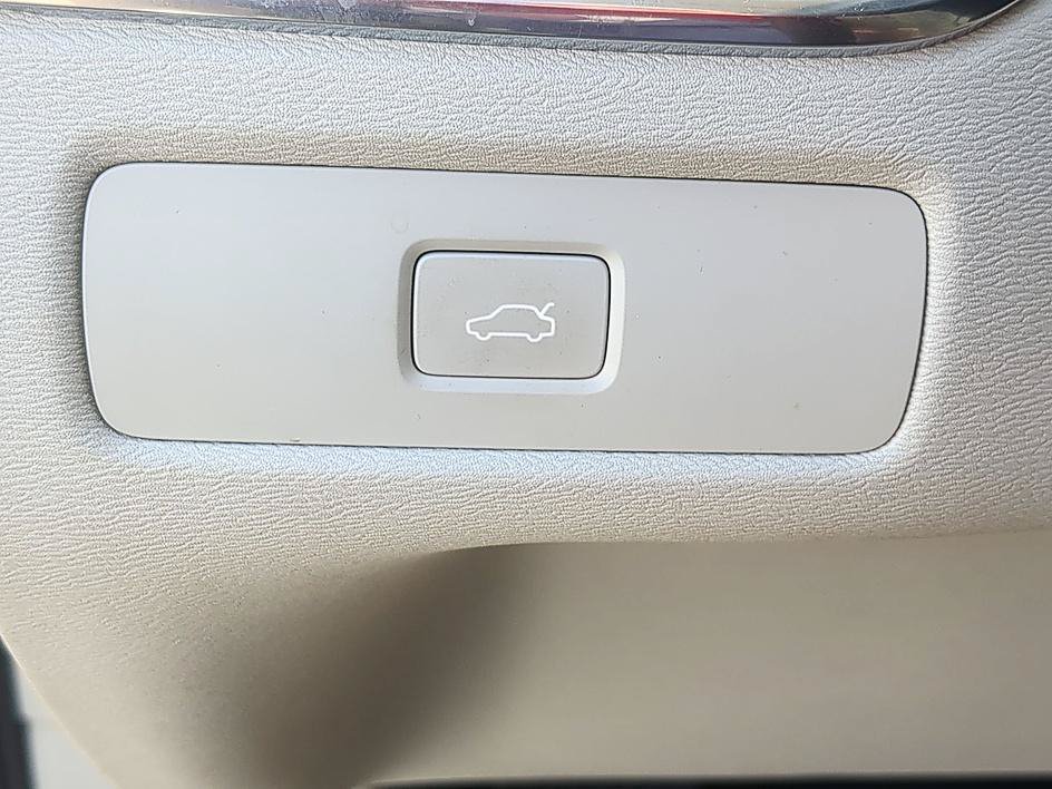 Used 2023 Volvo XC60 B5 Plus w/ Climate Package FWD image 20