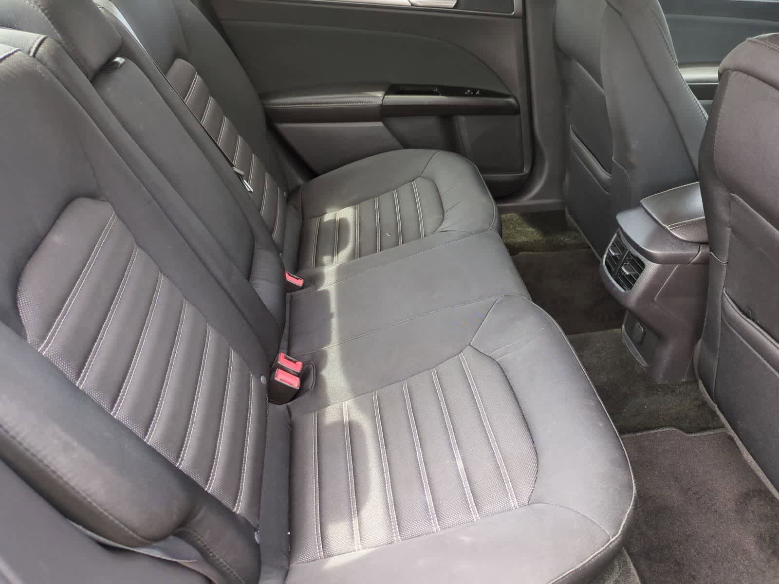 Used 2015 Ford Fusion SE FWD image 20