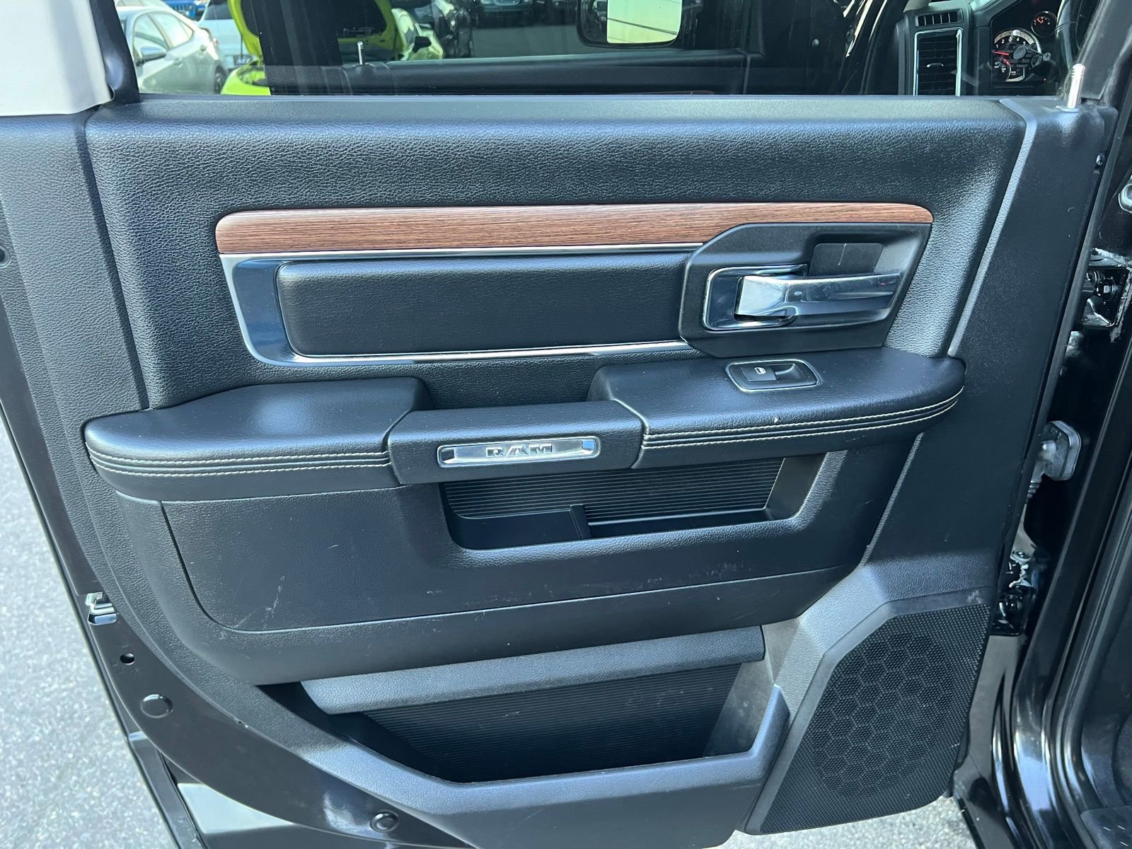 Used 2015 RAM 3500 Laramie w/ Black Appearance Group image 27