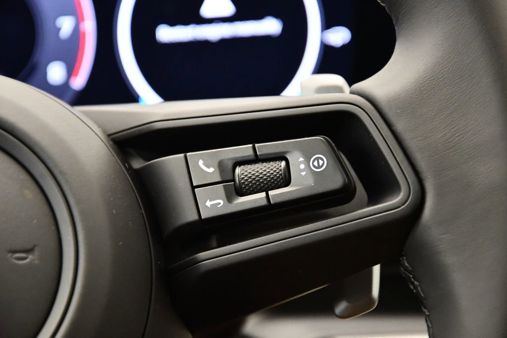 Used 2025 Porsche Cayenne S image 24