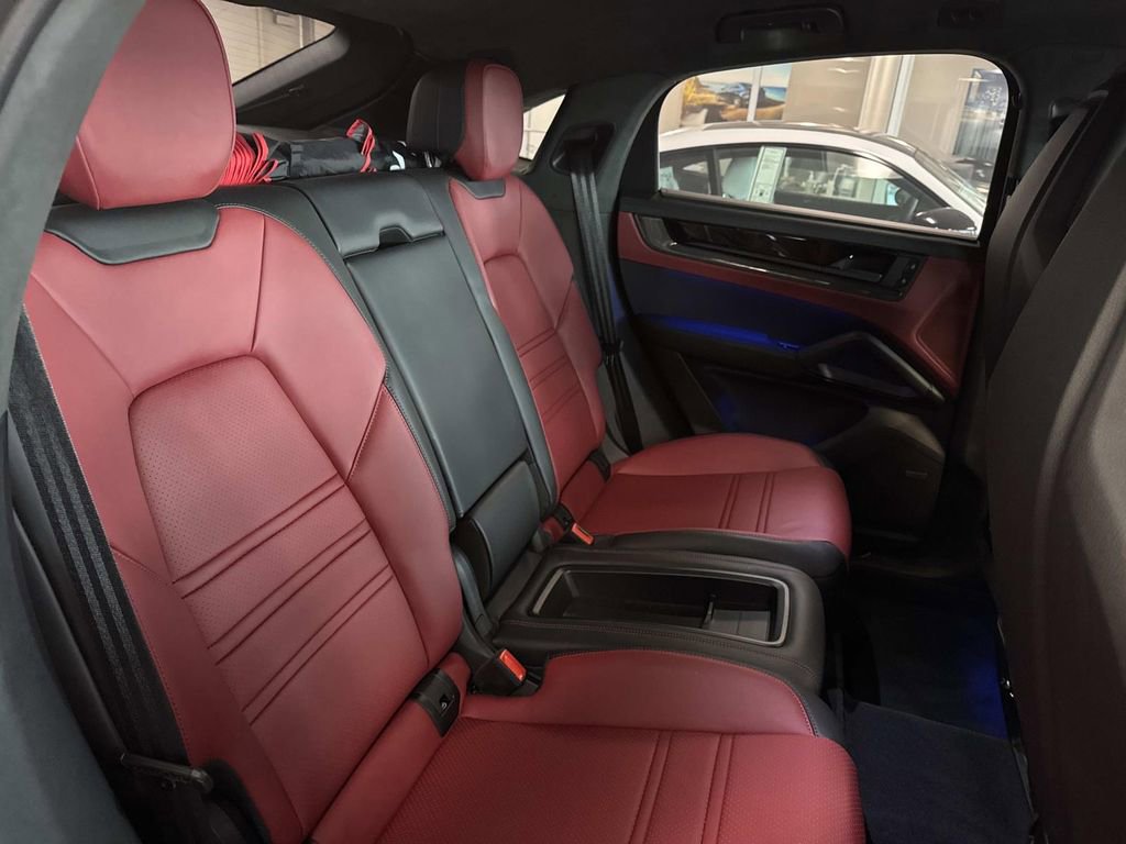 Used 2024 Porsche Cayenne Turbo GT image 9