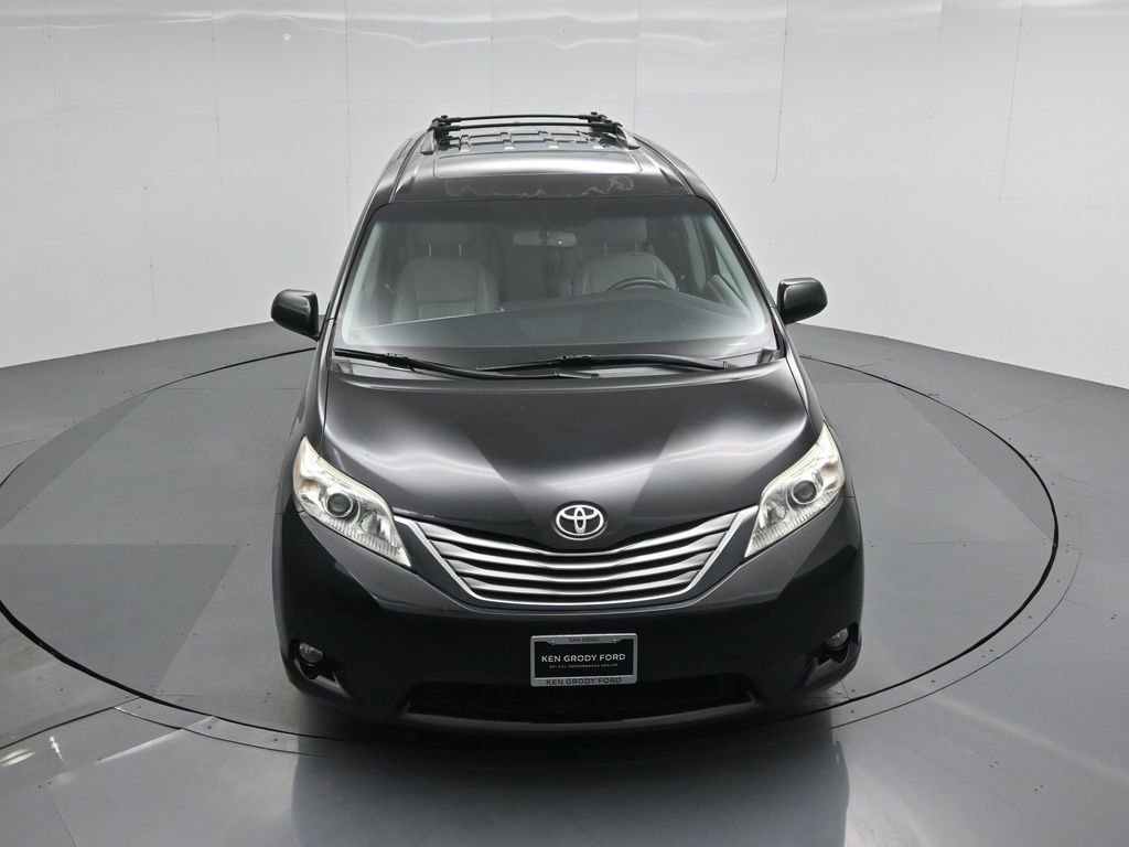 Used 2015 Toyota Sienna XLE Premium FWD image 40