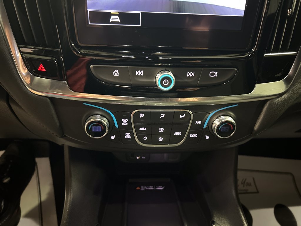 Used 2023 Chevrolet Traverse LT FWD image 19