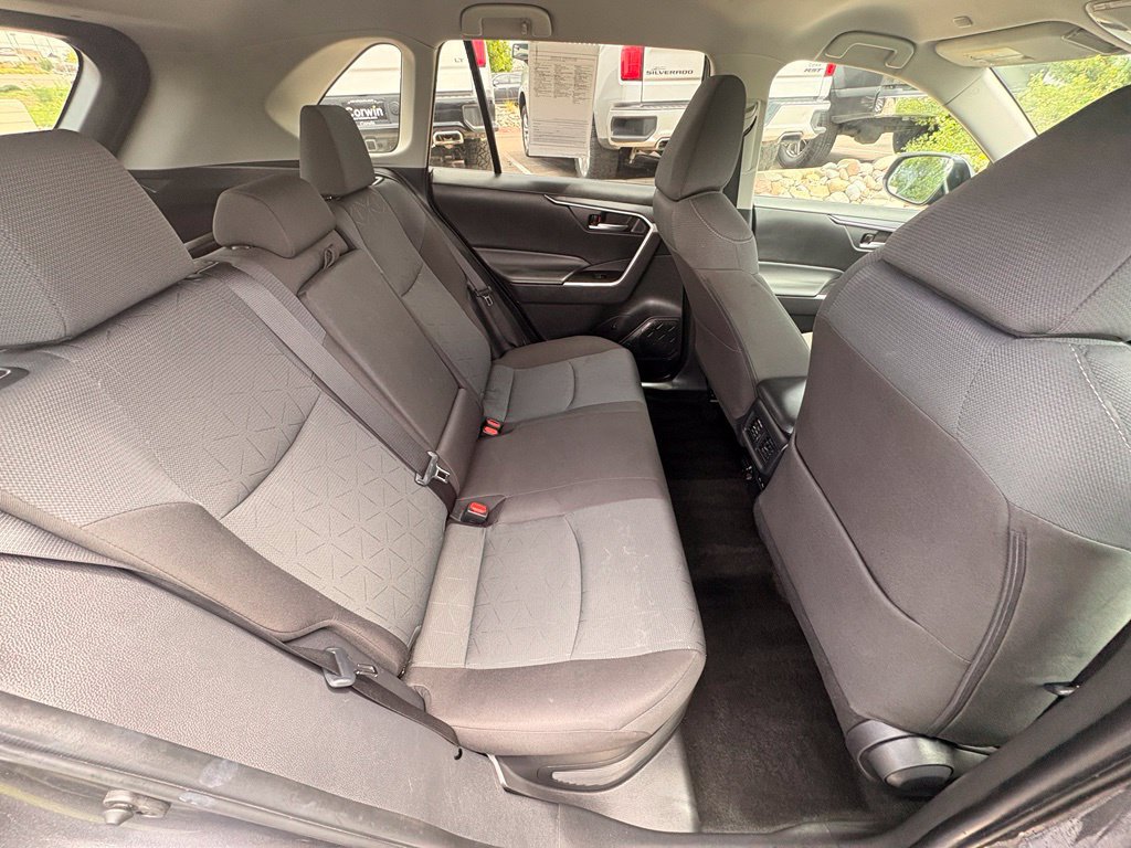 Used 2025 Toyota RAV4 XLE AWD/4WD image 31