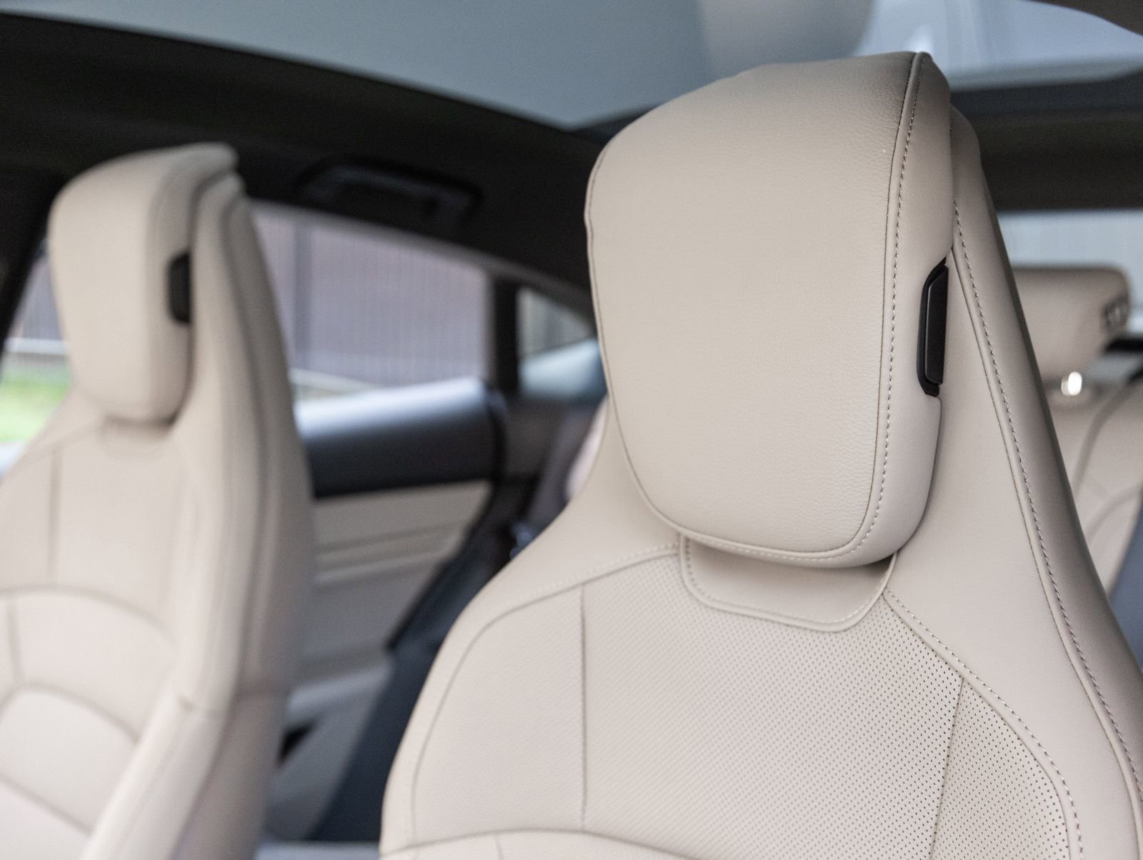 New 2026 Porsche Taycan 4S image 24