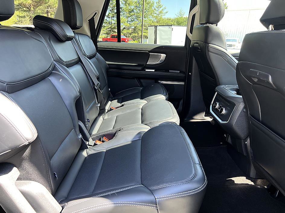 Used 2025 Ford Expedition Max Platinum AWD/4WD image 23