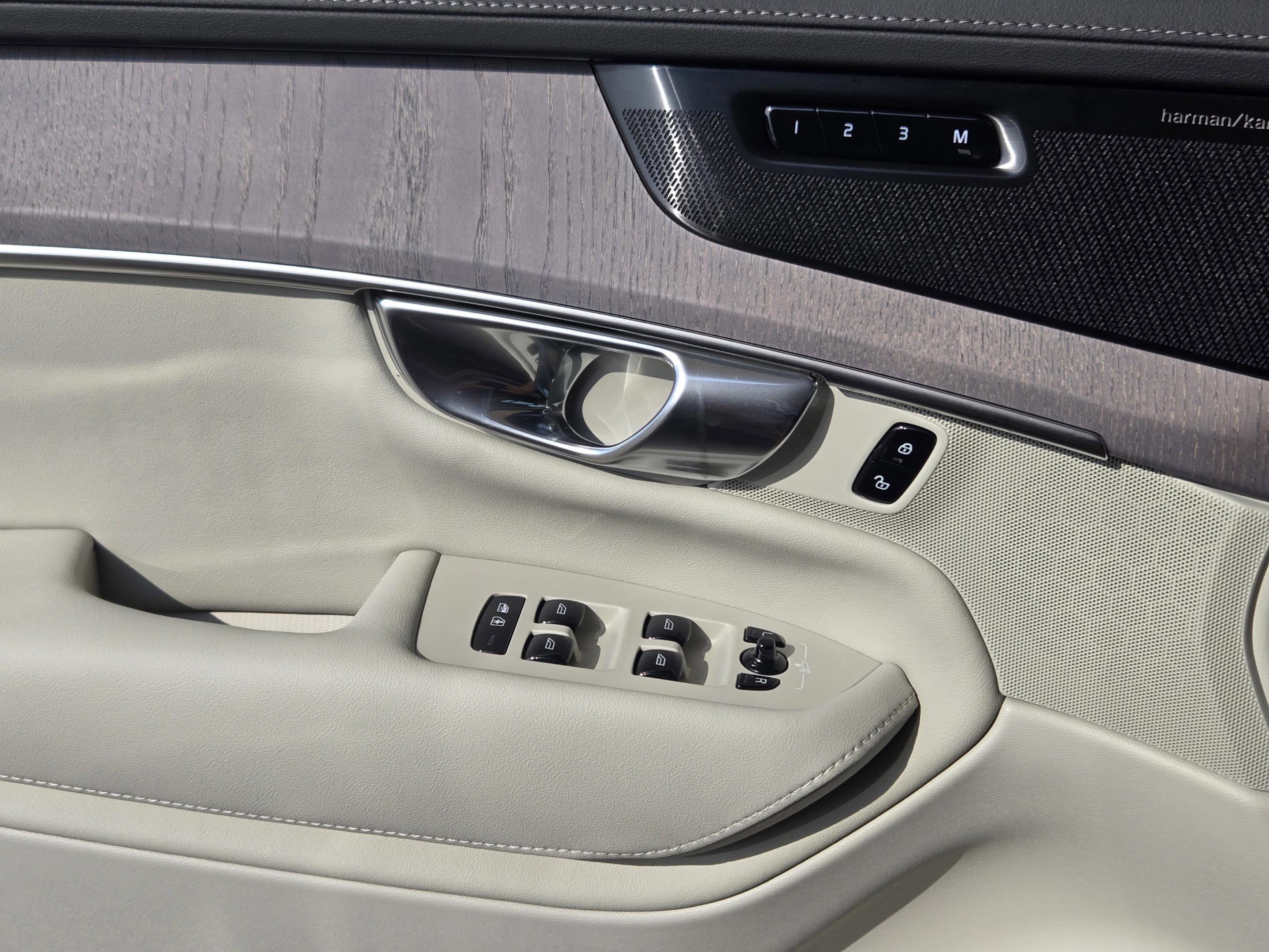 New 2026 Volvo XC90 B5 Ultra w/ Protection Package Premier image 25