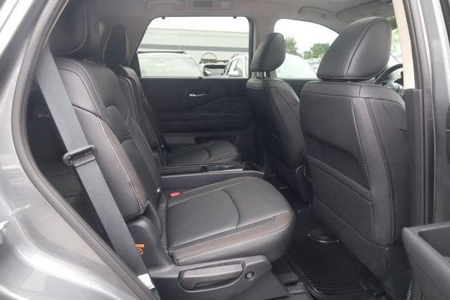 Certified 2025 Nissan Pathfinder SL w/ SL Premium Package FWD image 22