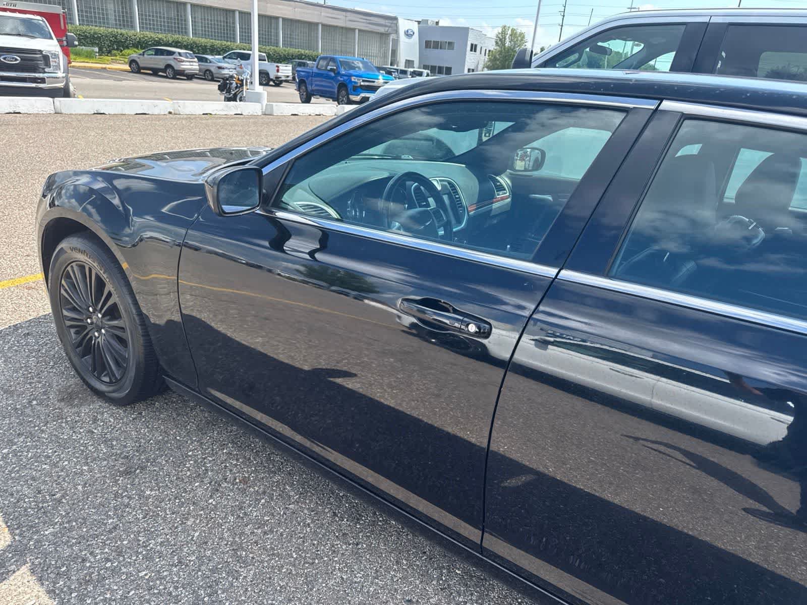 Used 2014 Chrysler 300 AWD w/ Driver Convenience Group image 15