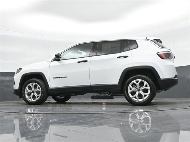 Used 2025 Jeep Compass Sport image 36