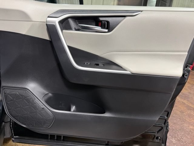 Used 2021 Toyota RAV4 XLE w/ Convenience Package AWD/4WD image 26