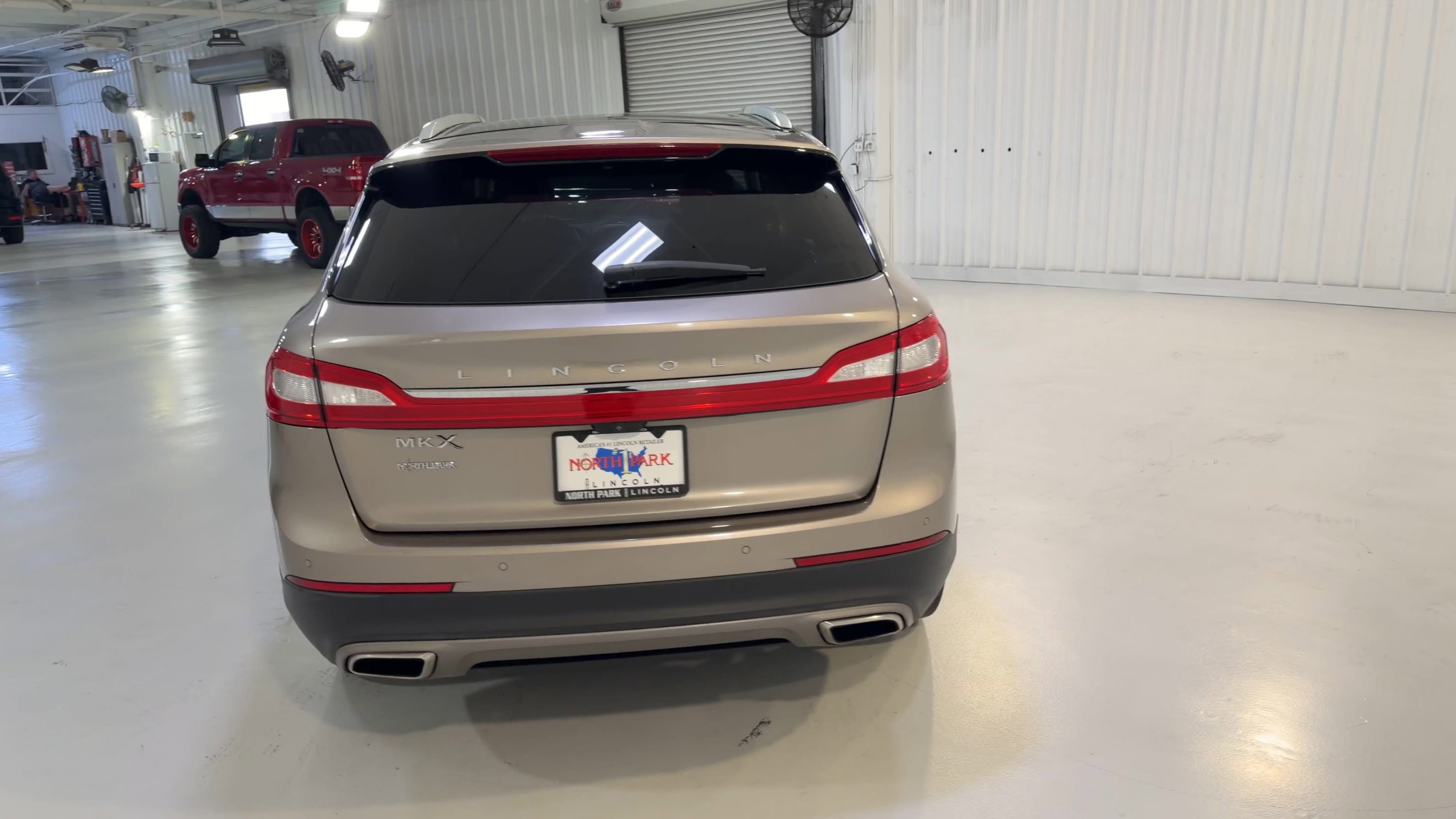 Used 2018 Lincoln MKX Reserve w/ Driver Assistance Package FWD image 8