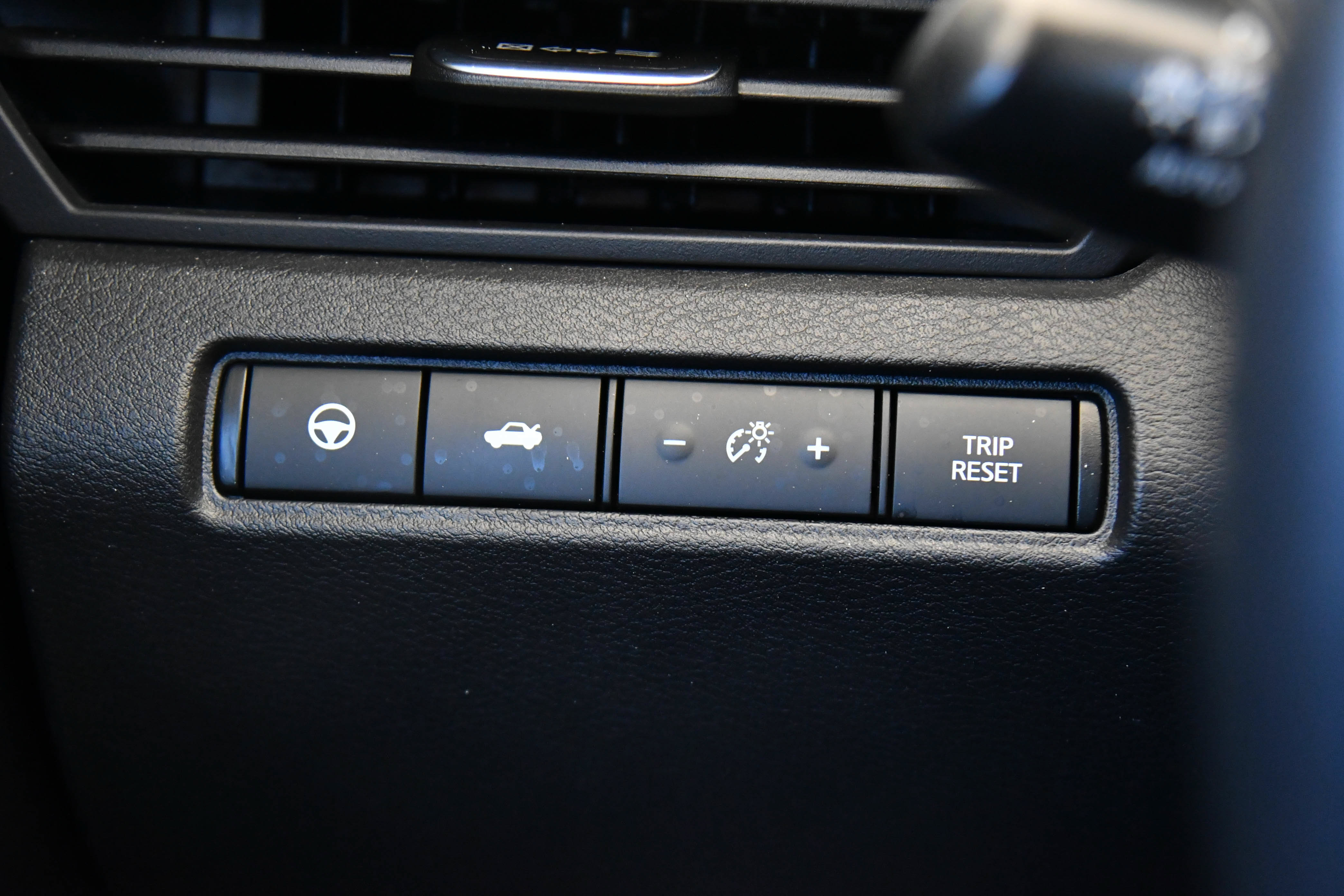 Used 2023 Nissan Altima 2.0 SR FWD image 39