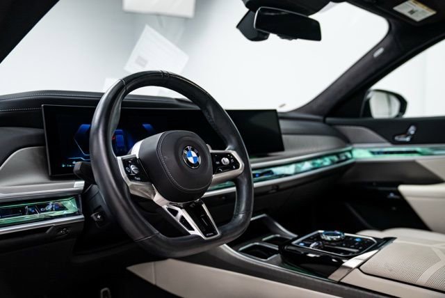Used 2023 BMW 760i xDrive image 12