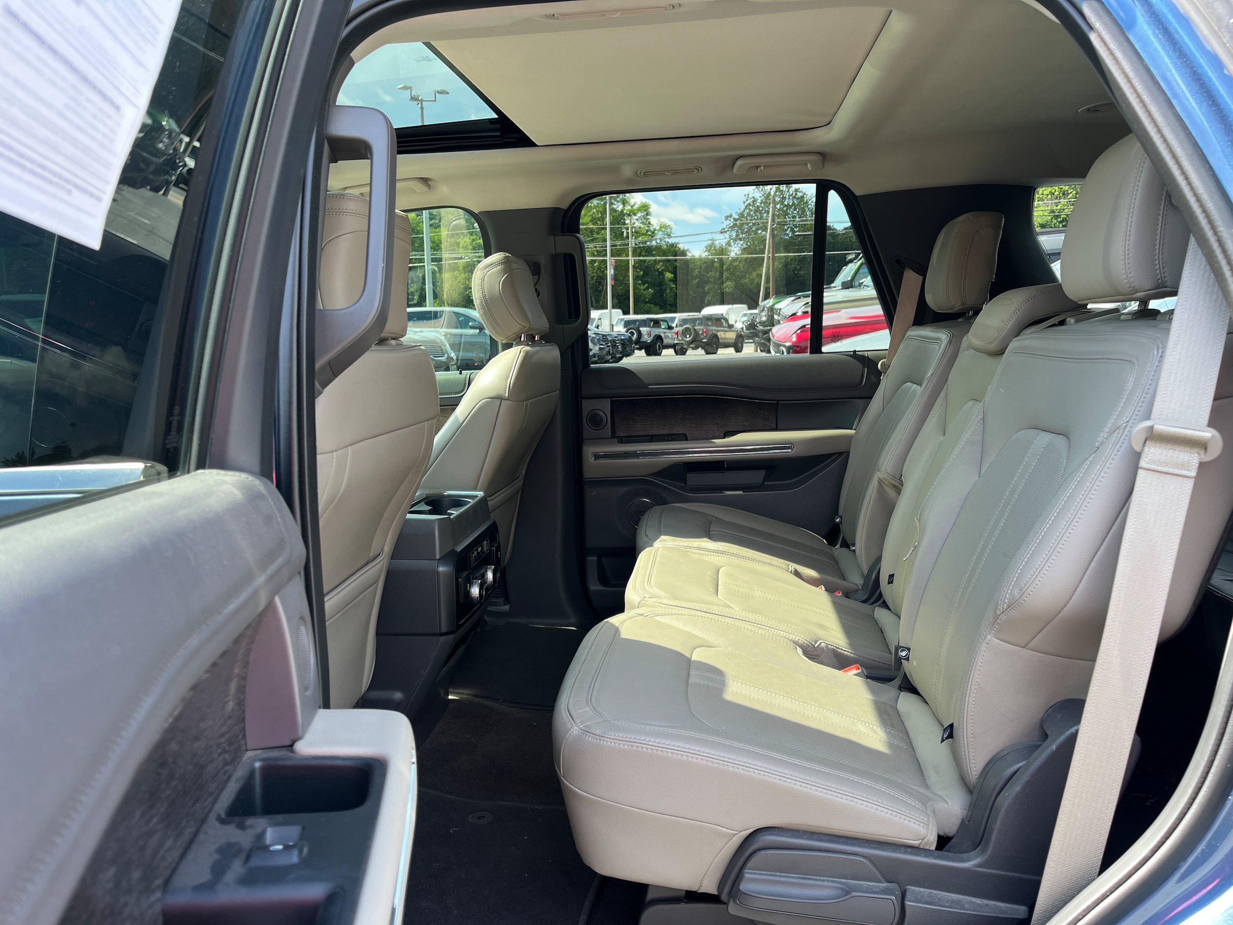 Used 2019 Ford Expedition Limited w/ Equipment Group 301A AWD/4WD image 13