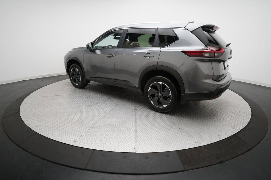Used 2024 Nissan Rogue SV w/ SV Premium Package image 12