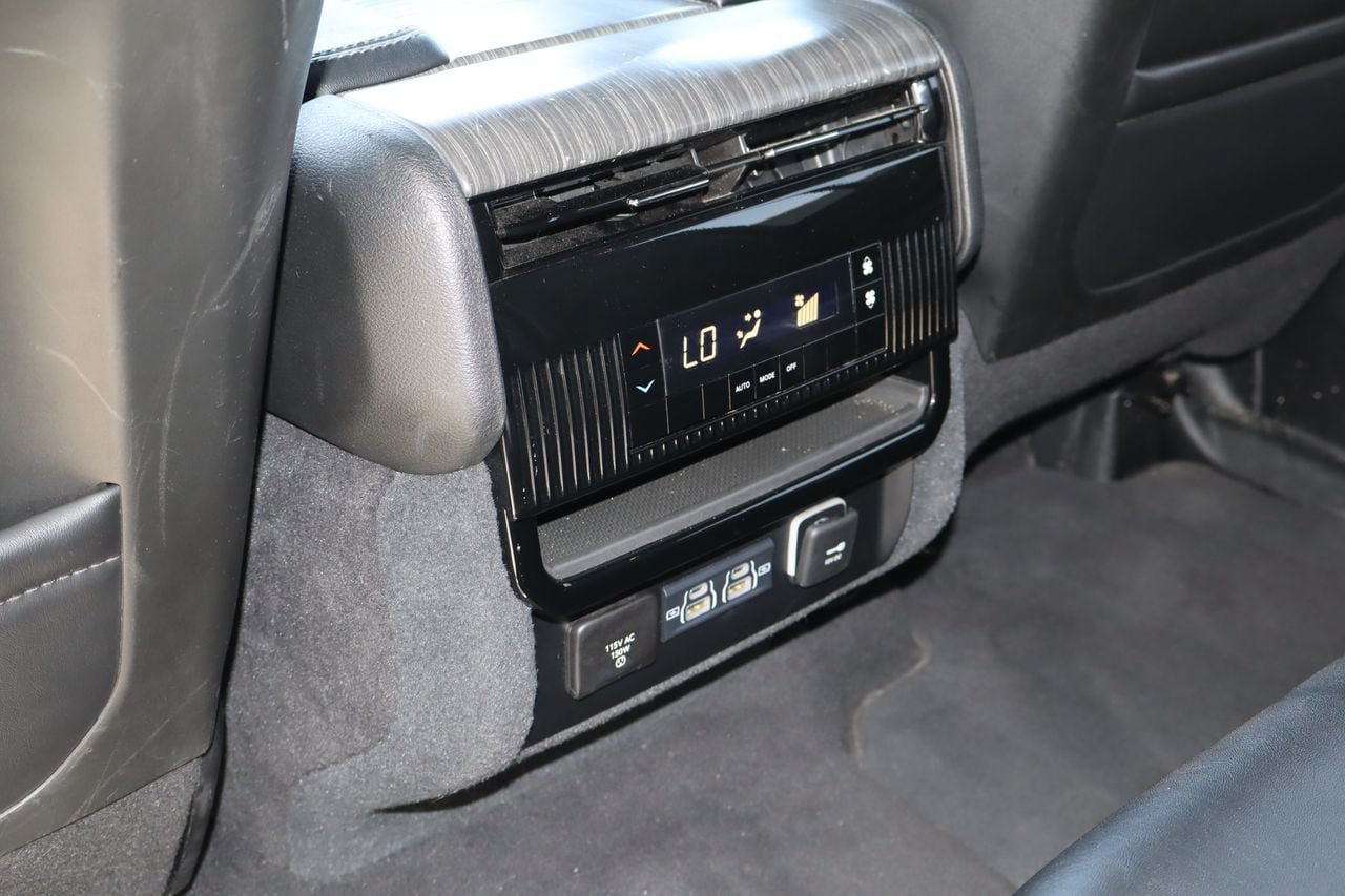 Used 2024 Jeep Wagoneer L Series II RWD image 20