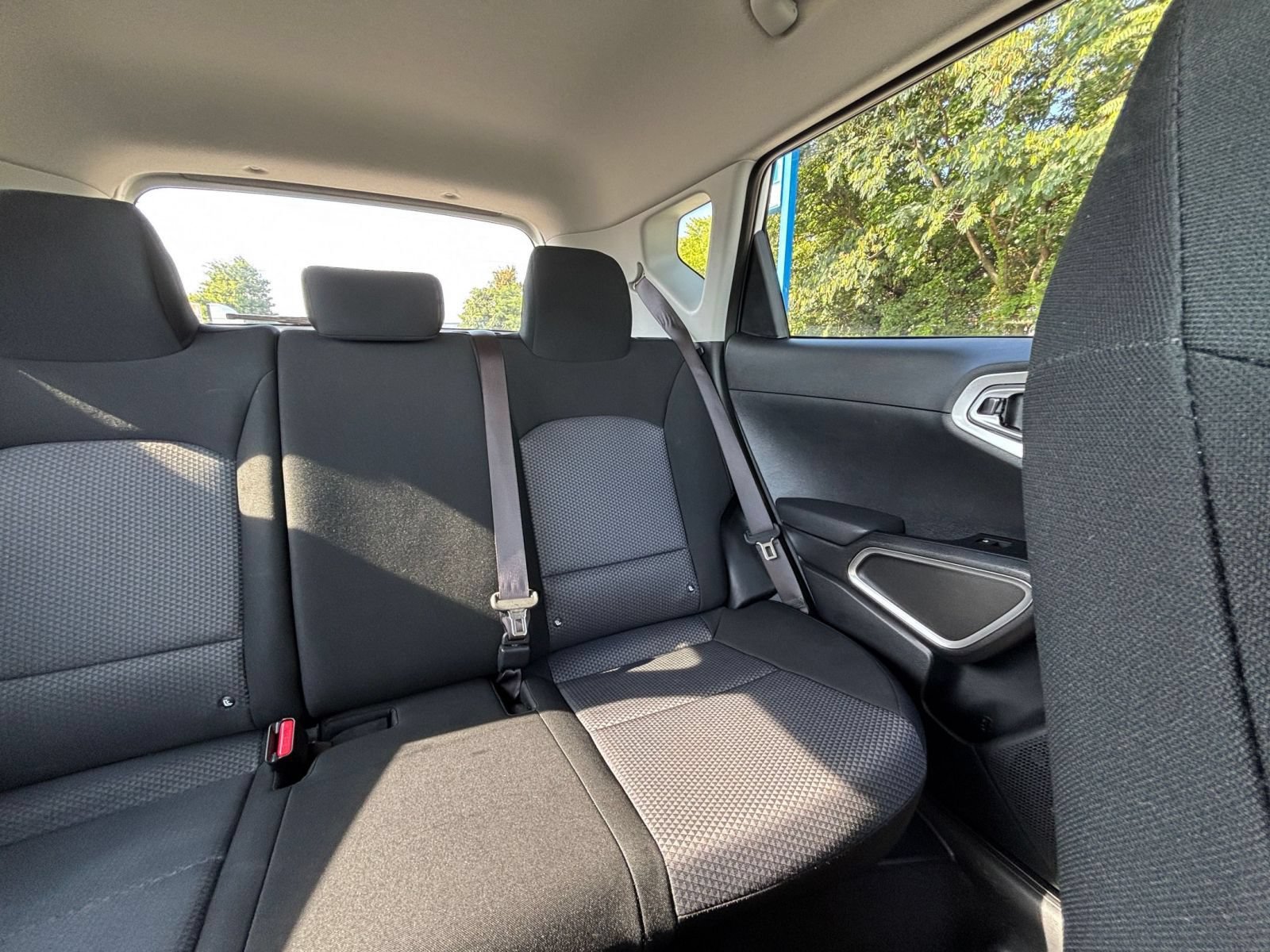 Used 2025 Kia Soul LX w/ LX Technology Package FWD image 30