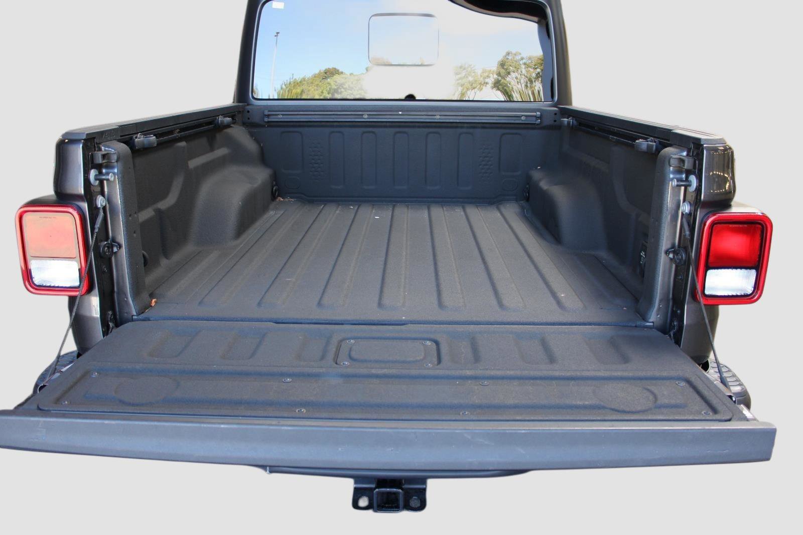 Used 2023 Jeep Gladiator Rubicon w/ Cold Weather Group AWD/4WD image 35