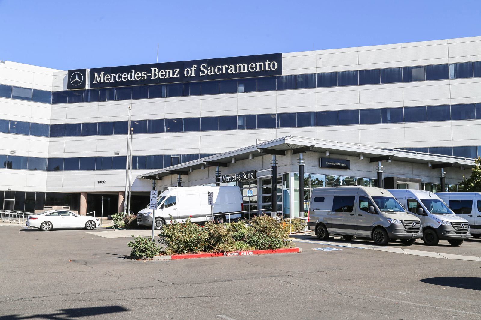 Used 2025 GMC Yukon XL AT4 image 29