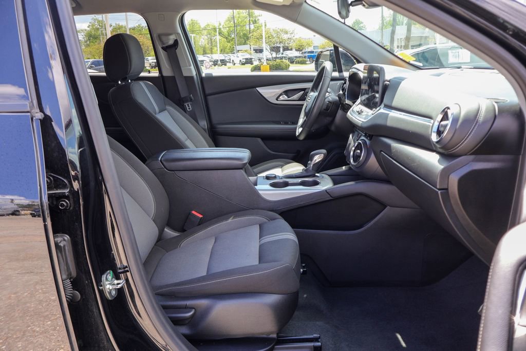 Used 2025 Chevrolet Blazer LT FWD image 8
