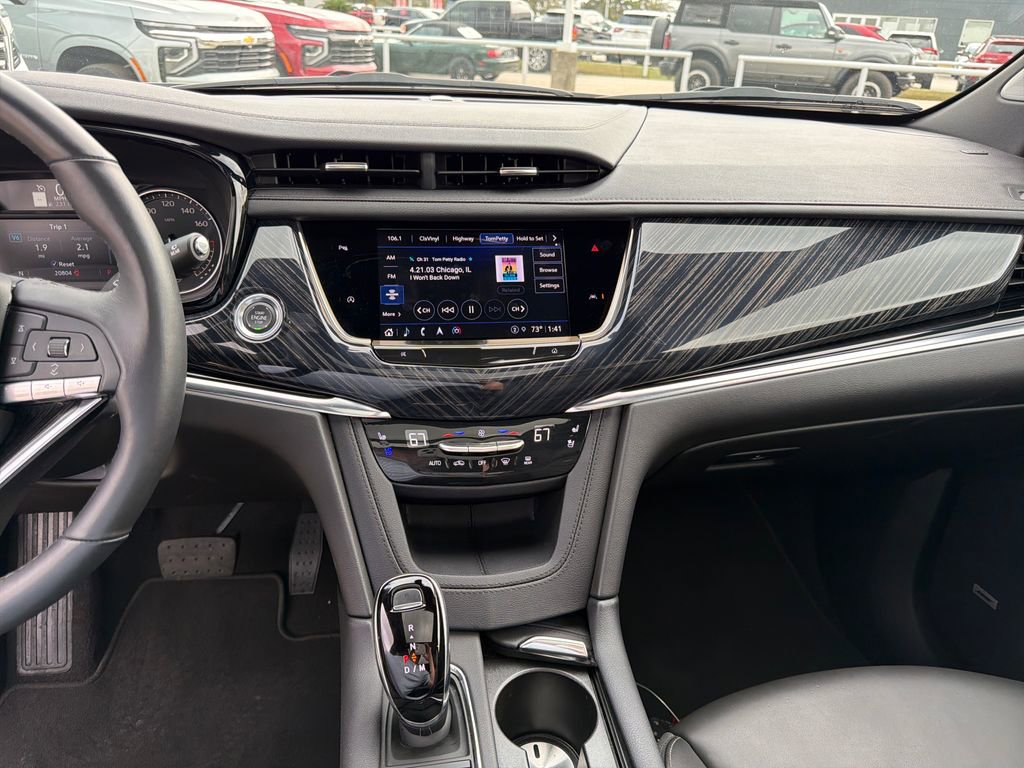 Used 2025 Cadillac XT6 Premium Luxury image 18