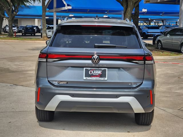 Used 2025 Volkswagen Tiguan SE AWD/4WD image 14