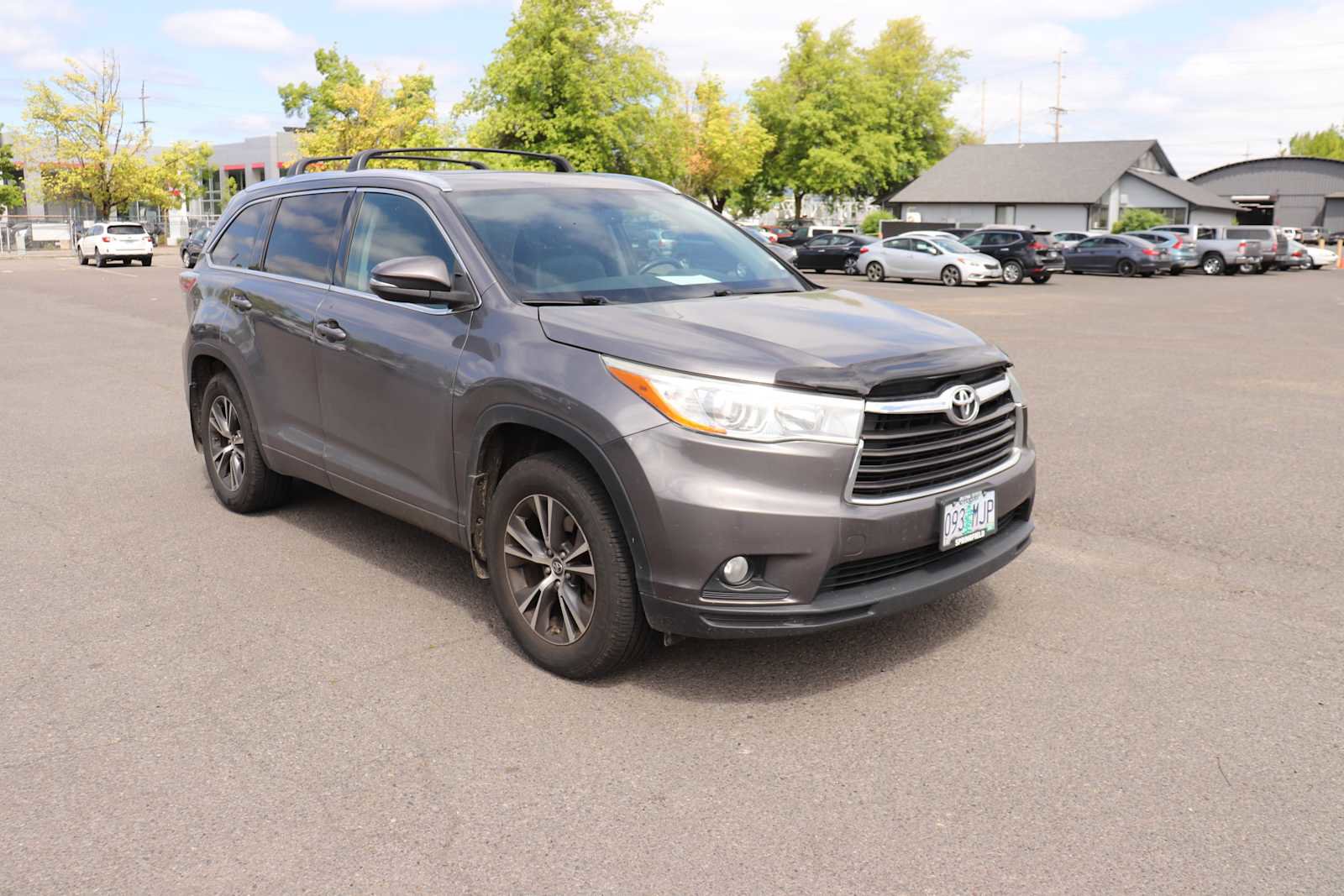 Used 2016 Toyota Highlander XLE AWD/4WD image 3