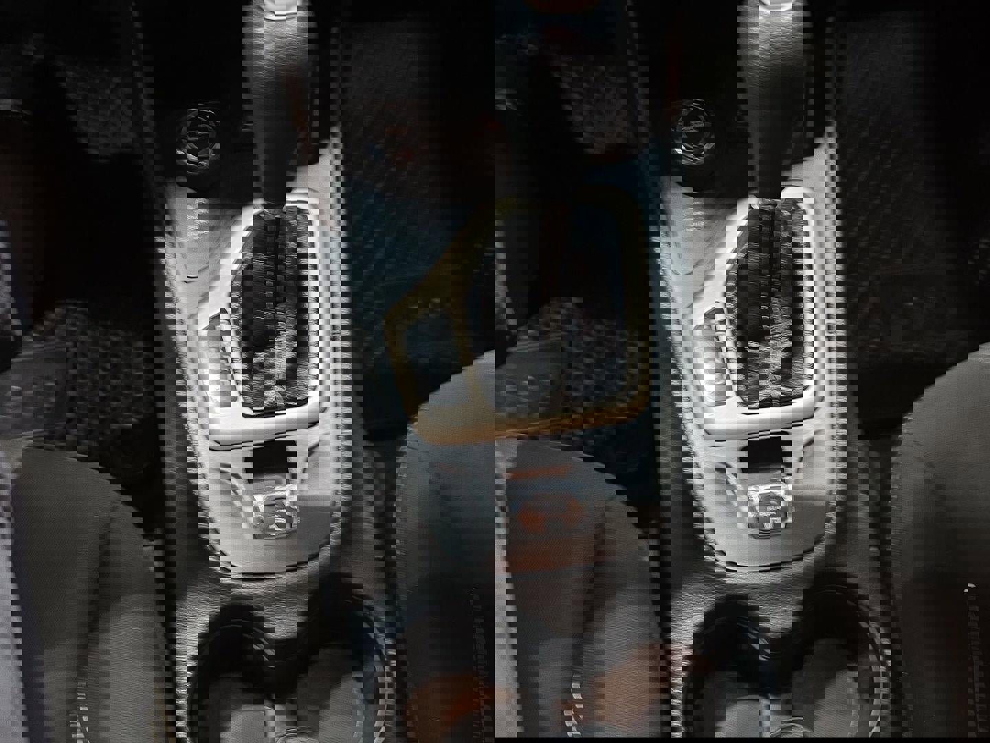 Used 2018 Jeep Cherokee Latitude w/ Cold Weather Group image 16